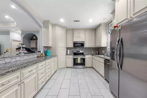 Kitchen - 2233 Hoss Ct, Conroe, TX 77306 photo 1 of 2