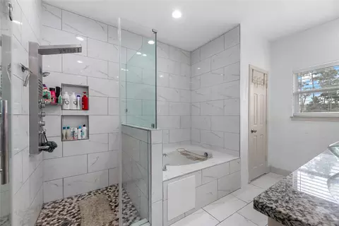 Bath - 2233 Hoss Ct, Conroe, TX 77306 photo 1 of 5