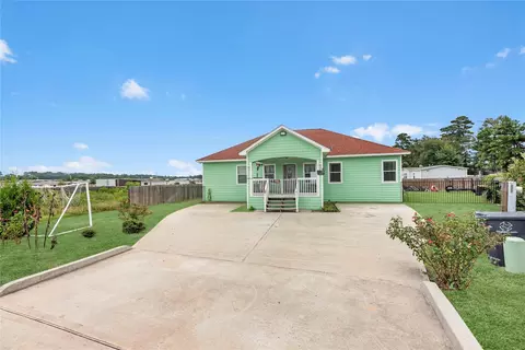 Exterior - 2233 Hoss Ct, Conroe, TX 77306 photo 2 of 5