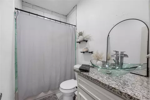 Bath - 2233 Hoss Ct, Conroe, TX 77306 photo 4 of 5