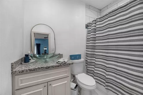 Bath - 2233 Hoss Ct, Conroe, TX 77306 photo 3 of 5
