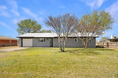 904 Avenue D, Bovina, TX 79009