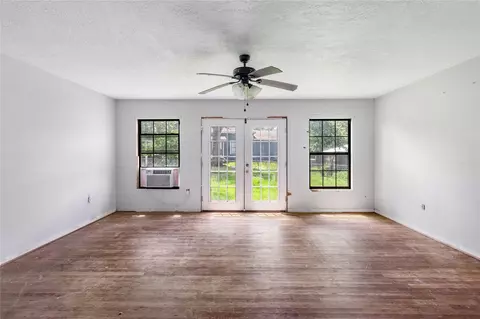 411 N Baron St, Bellville, TX 77418