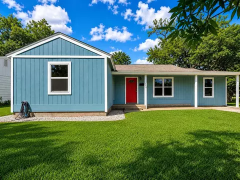 210 Laurel St, Lake Jackson, TX 77566