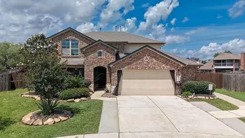 3911 Summerlin Ct, Baytown, TX 77521