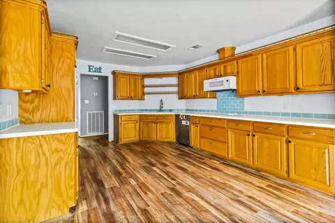 Kitchen - 6 Lost Frst, Trinity, TX 75862 photo 2 of 2