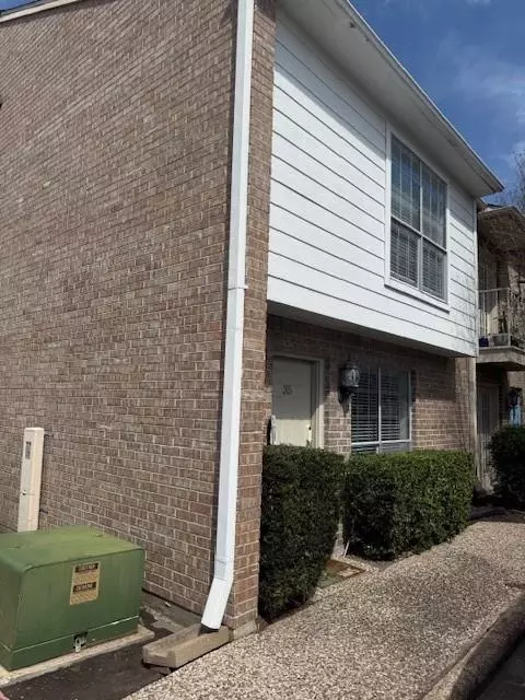 6111 Beverly Hill St #35, Houston, TX 77057