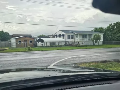 208 13th St, Dickinson, TX 77539