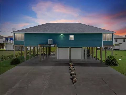 172 Ocean View Drive Dr, Crystal Beach, TX 77650