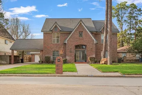 6710 Blue Hills Rd, Houston, TX 77069