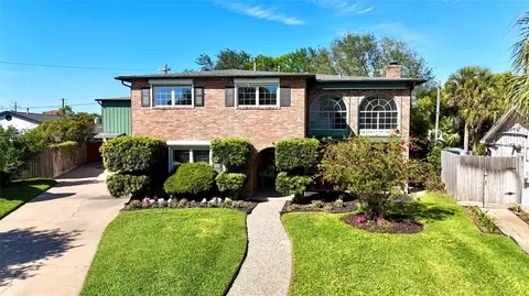2610 Gerol Ct, Galveston, TX 77551