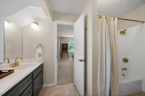 Bath - 403 Westbrook St, Pinehurst, TX 77362 photo 5 of 6