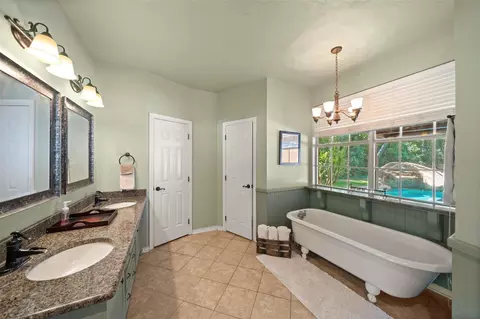 Bath - 403 Westbrook St, Pinehurst, TX 77362 photo 2 of 6