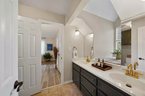Bath - 403 Westbrook St, Pinehurst, TX 77362 photo 4 of 6