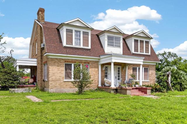 119 E Houston St, Refugio, TX 78377