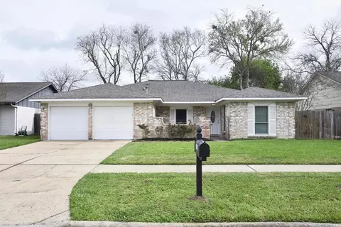 1310 Barrowgate Dr, Sugar Land, TX 77498