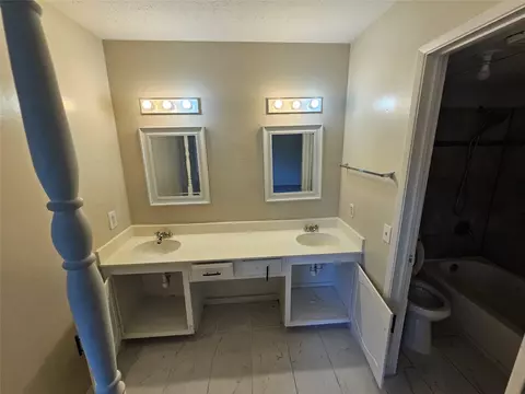 Bath - 22706 Hawkwood Dr, Spring, TX 77373 photo 2 of 2