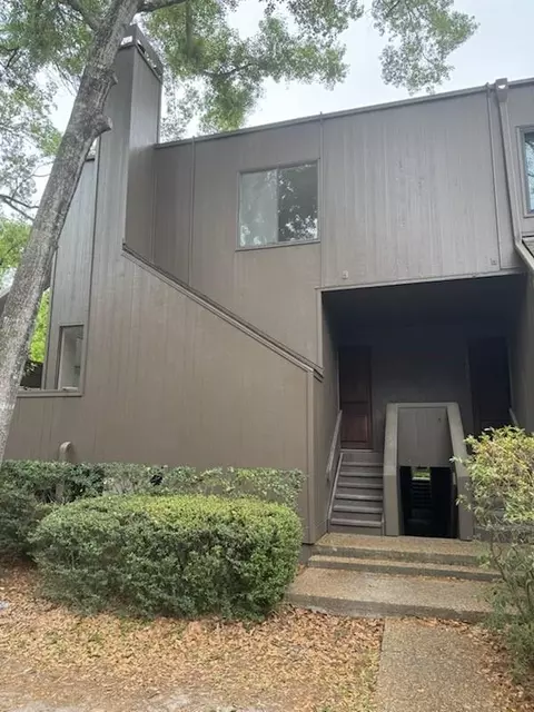 100 Litchfield Ln, Houston, TX 77024