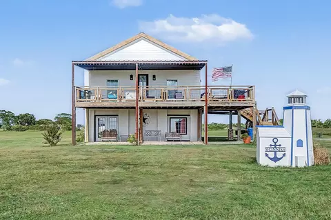201 Turtle Bay Cv, Palacios, TX 77465