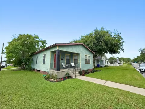 4801 Avenue Q, Galveston, TX 77551