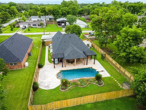 4004 Peck St, Santa Fe, TX 77517
