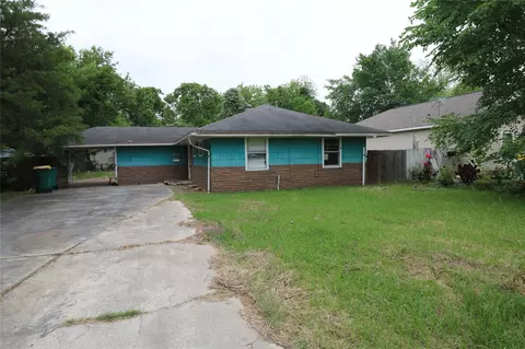 618 Azalea Dr, La Marque, TX 77568