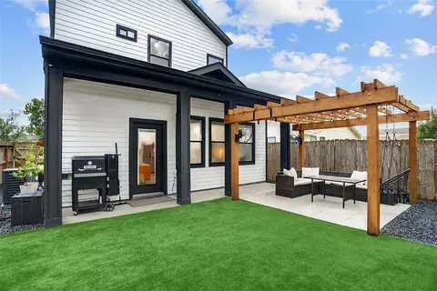 115 E 44th St, Houston, TX 77018