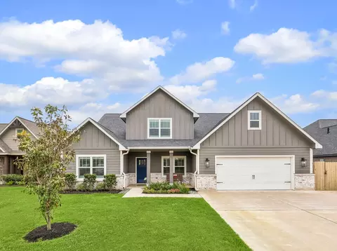 111 Creekside Ln, Lake Jackson, TX 77566