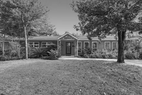 1320 Woodvine Dr, Houston, TX 77055