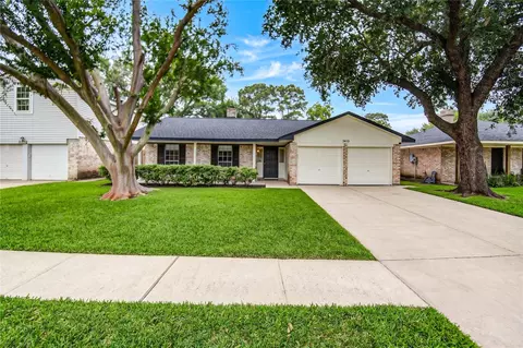 2419 Fairgreen Dr, Missouri City, TX 77489