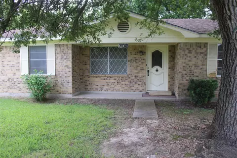 708 1st St, Winnie, TX 77665