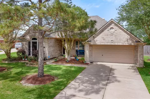 2885 Smokey Lake Ln, Dickinson, TX 77539