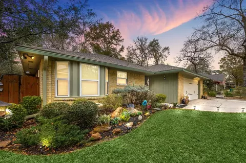 375 Rolling Hills Dr, Conroe, TX 77304 photo 1