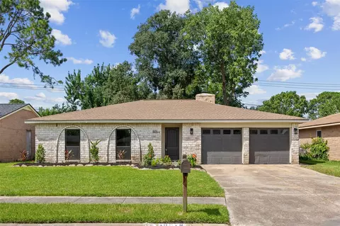 16910 David Glen Dr, Friendswood, TX 77546