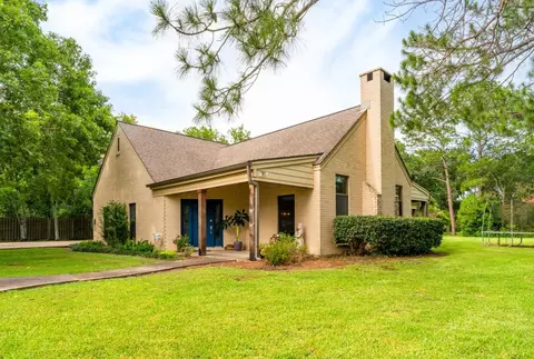 2210 Rita St, El Campo, TX 77437