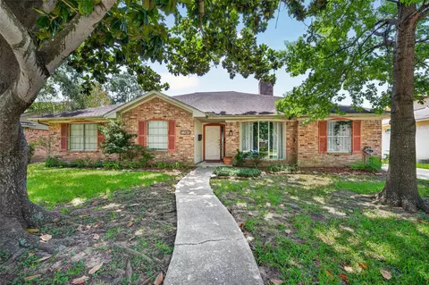 7707 Burning Hills Dr, Houston, TX 77071