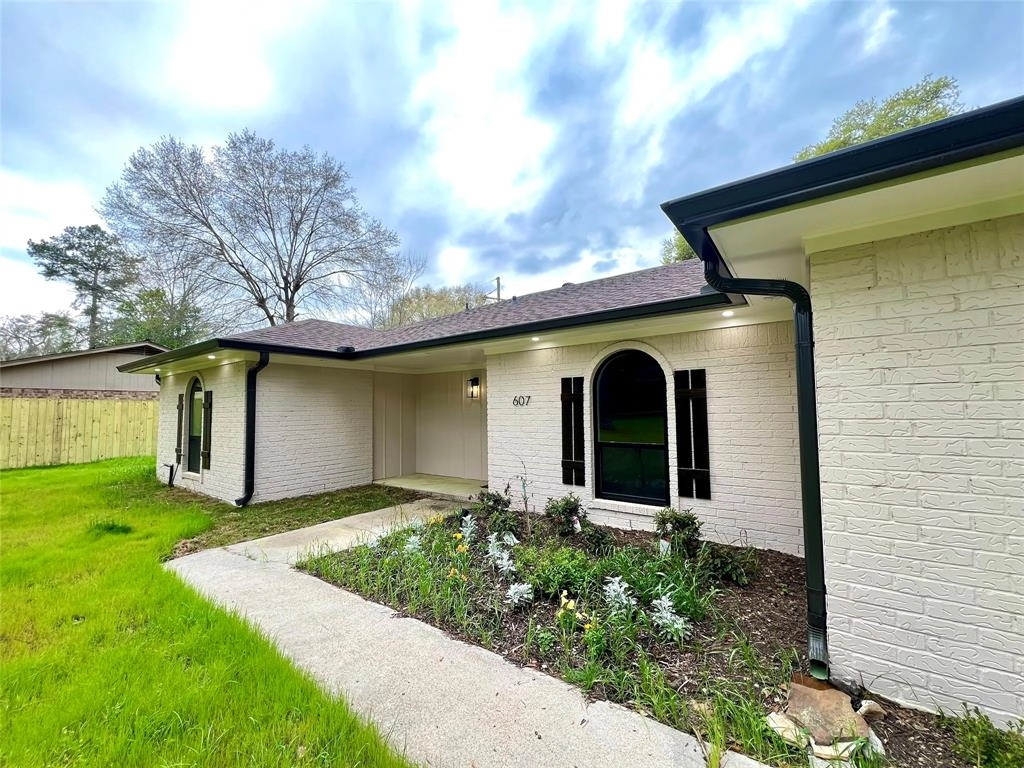 607 Apple Blossom  
