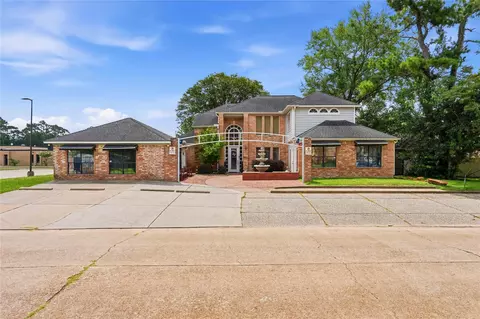 13700 Lakewood Forest Dr, Houston, TX 77070