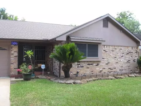 266 Coach Lamp Ln, Houston, TX 77060