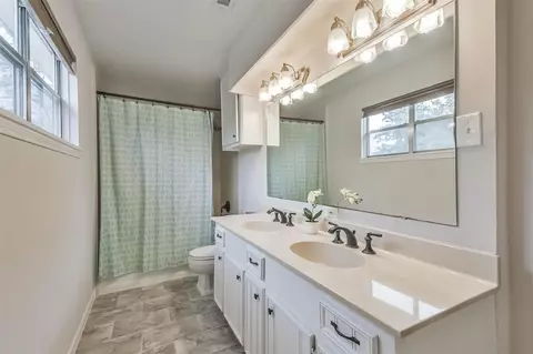Bath - 9614 Ballin David Dr, Spring, TX 77379 photo 2 of 2