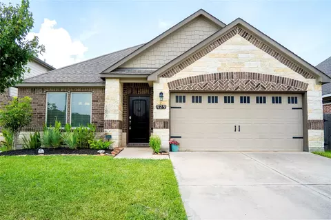 429 Lake Line Dr, Alvin, TX 77511