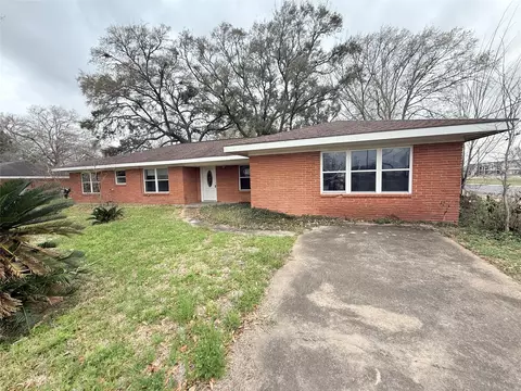 4100 Mockingbird Ln, Bay City, TX 77414