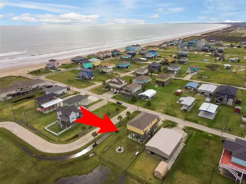 858 East Rd, Crystal Beach, TX 77650