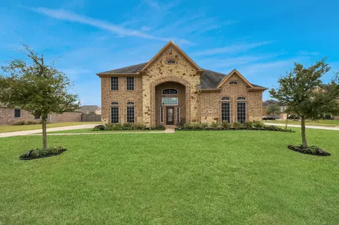 4002 Broadmoor Dr, Mont Belvieu, TX 77523
