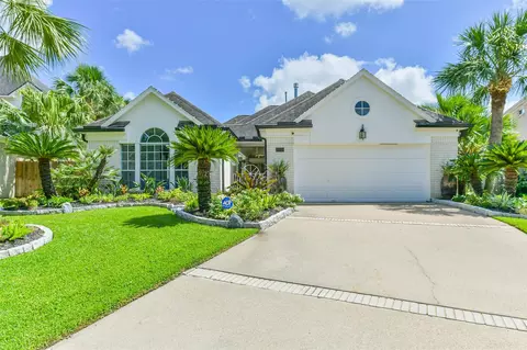 102 Del Mar St, Kemah, TX 77565