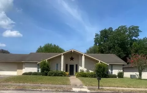 607 Rosewood Dr, Victoria, TX 77901