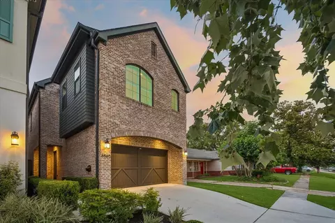 8560 Forum Dr, Houston, TX 77055