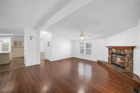3614 College St, Damon, TX 77430