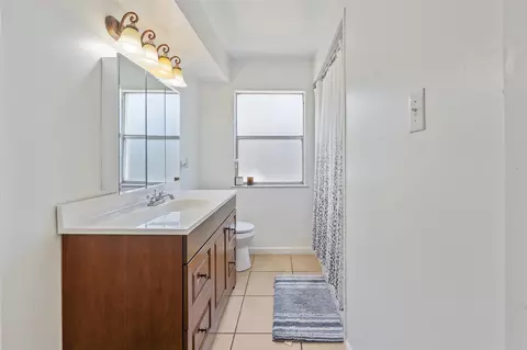Bath - 1603 Cantrell Blvd, Conroe, TX 77301 photo 1 of 2