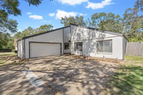 Exterior - 1603 Cantrell Blvd, Conroe, TX 77301 photo 2 of 6